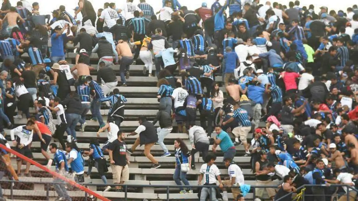 2 riña y bronca en el estadio Queretaro vs San Luis